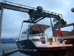 Wenn die Boote zum Service m�ssen: Ein Hausherr-Kran mit SWF-Nova-Seilzug hebt die Wasserfahrzeuge der Z�rcher Seepolizei aus dem Wasser